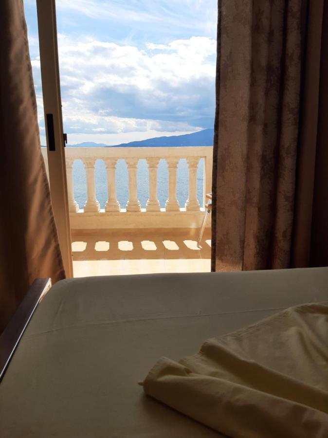 Rock Star-Pllakat Bed & Breakfast Saranda Dış mekan fotoğraf